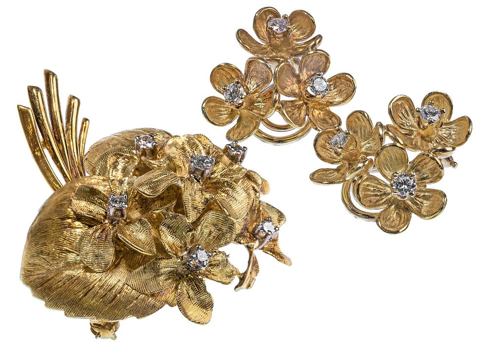 Lot 439: 18k Yellow Gold and Diamond Jewelry Suite