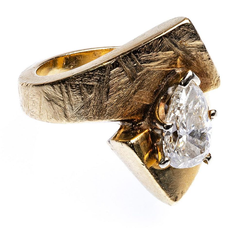 Lot 278: 14k Yellow Gold and Diamond Ring