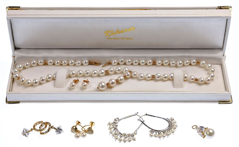 Lot 295: 14k Gold Jewelry Assortment