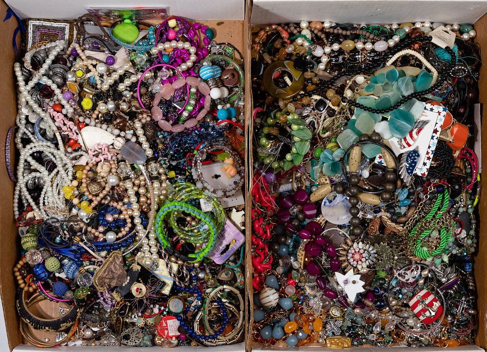 Lot 320: Costume Jewelry Assortment