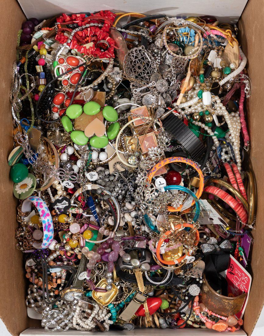 Lot 321: Costume Jewelry Assortment