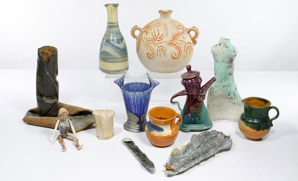 Lot 178: Studio Pottery Assortment