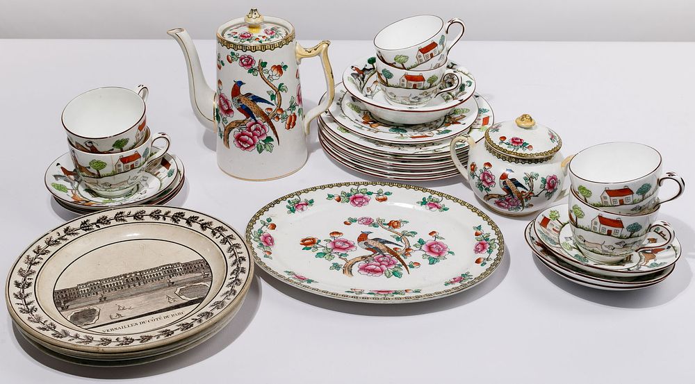 Lot 180: Crown Staffordshire 'Hunt' China Assortment