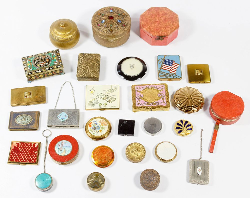 Lot 209: Compact Assortment