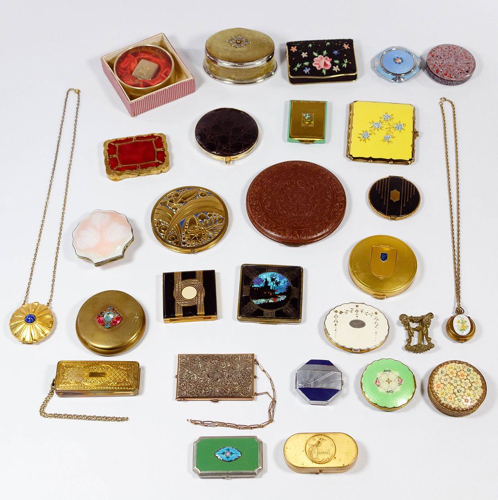 Lot 210: Compact Assortment