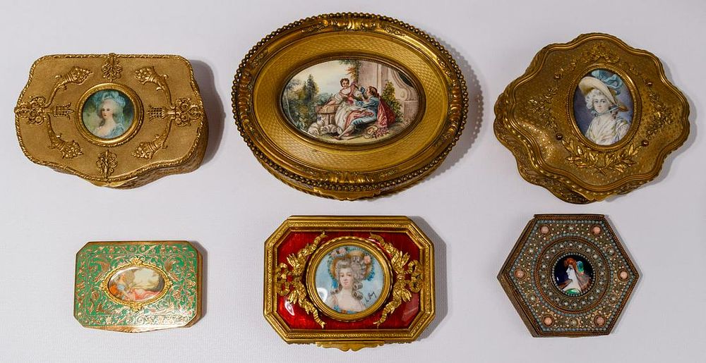 Lot 212: Portrait Center Dresser Box and Compact Assortment