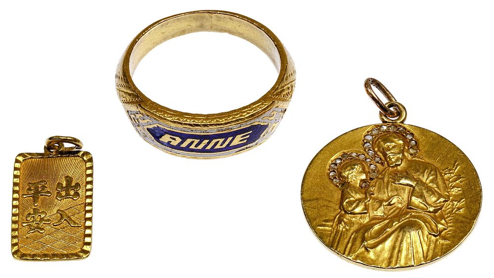 Lot 242: 22k Yellow Gold Jewelry Assortment