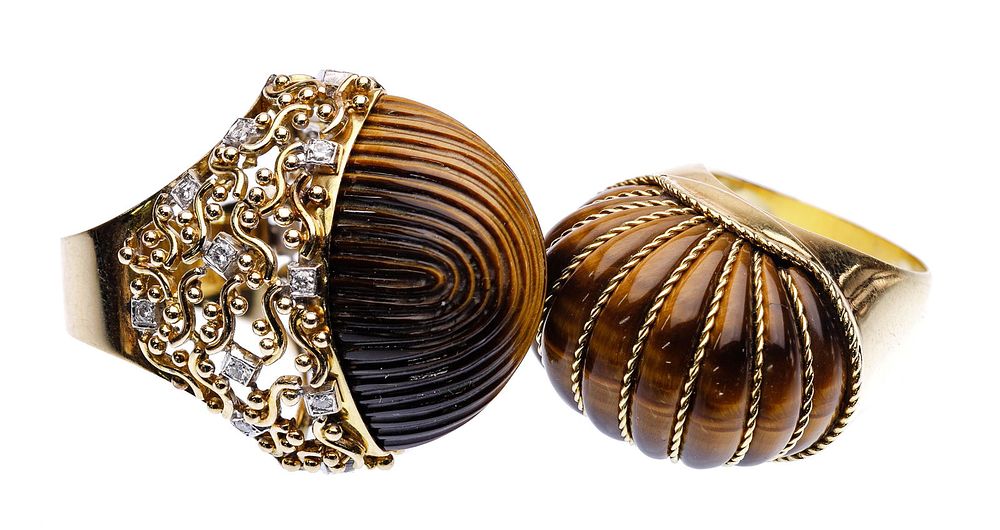 Lot 255: 18k Yellow Gold and Tiger Eye Rings