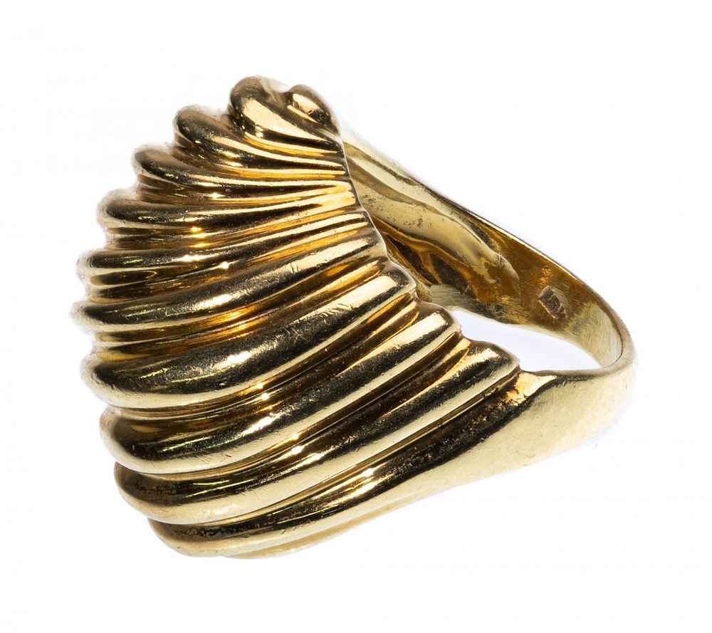 Lot 256: 18k Yellow Gold Ring Assortment