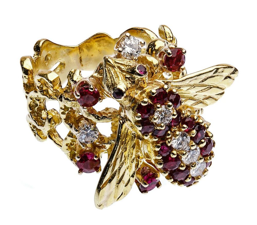 Lot 264: 18k Yellow Gold, Ruby and Diamond Bee Ring