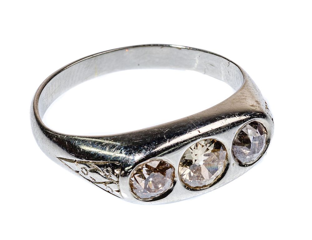 Lot 269: 18k White Gold and Diamond Ring
