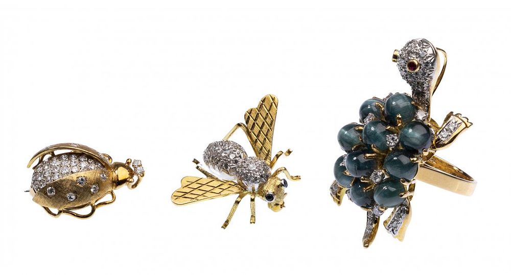 Lot 281: 18k Yellow Gold and Diamond Pin and Pendant Assortment