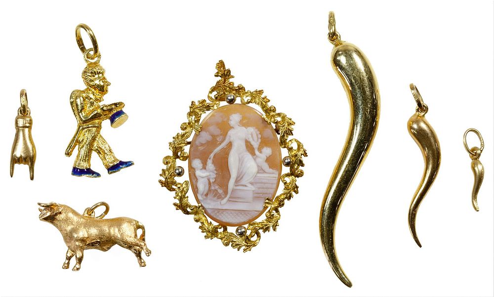 Lot 283: 18k Yellow Gold Pendant / Charm Assortment