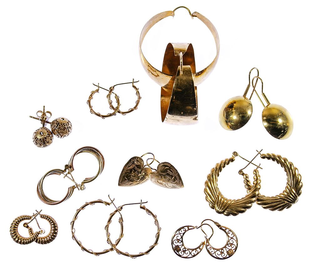 Lot 306: 14k Yellow Gold Pierced Earring Assortment