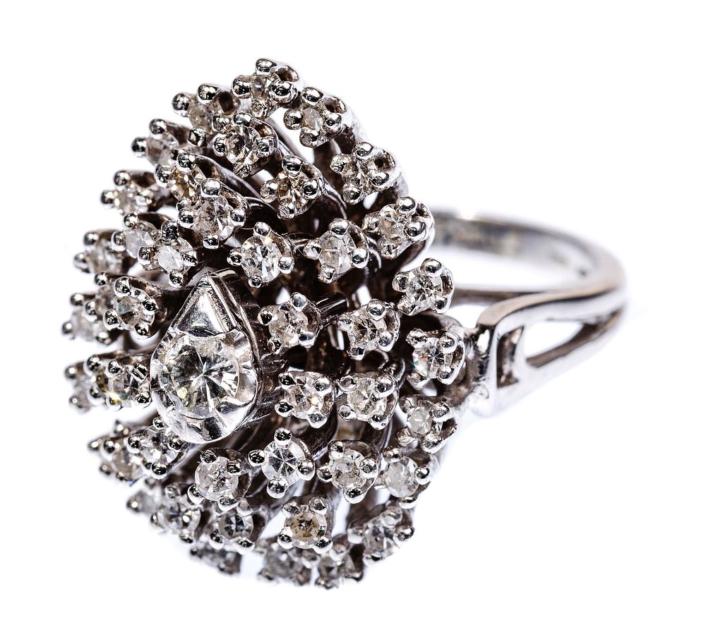 Lot 325: 14k White Gold and Diamond Ring