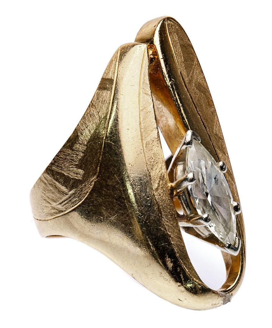 Lot 327: 14k Yellow Gold and Diamond Ring