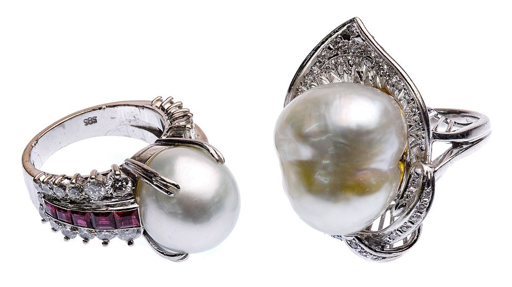 Lot 345: 14k White Gold, Pearl and Diamond Ring