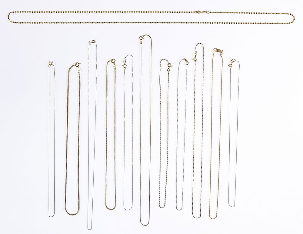 Lot 355: 14k Gold Necklace Assortment