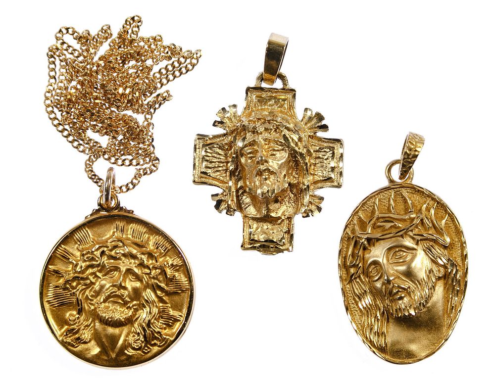 Lot 357: 14k Yellow Gold Religious Pendant and Necklace