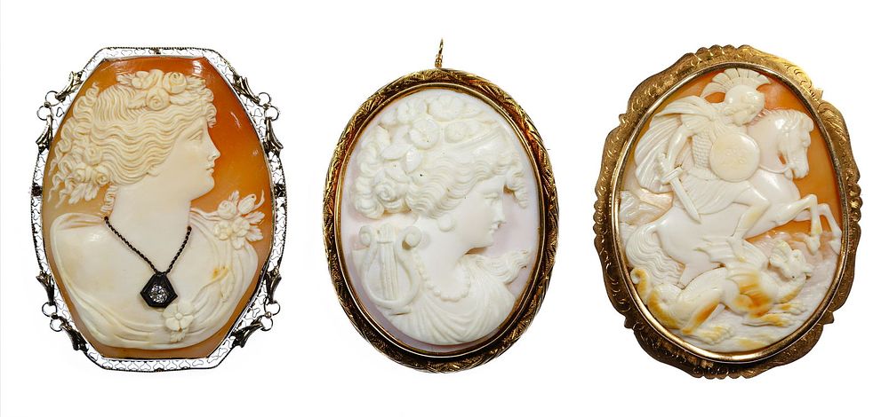 Lot 368: 14k Gold and Carved Shell Cameo Pin / Pendant