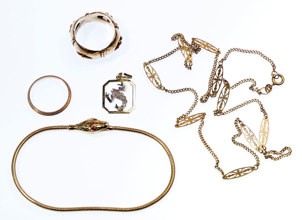 Lot 376: 14k Gold Jewelry Assortment