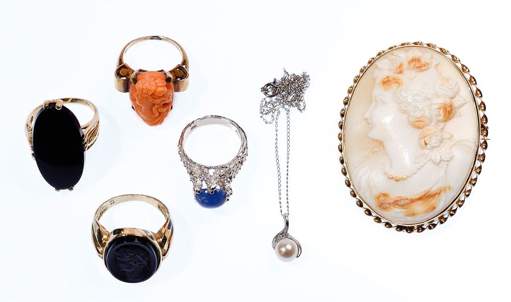 Lot 392: 10k Gold Jewelry Assortment