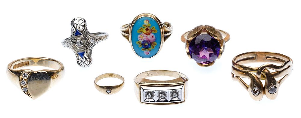 Lot 410: Mixed Yellow Gold Ring Assortment