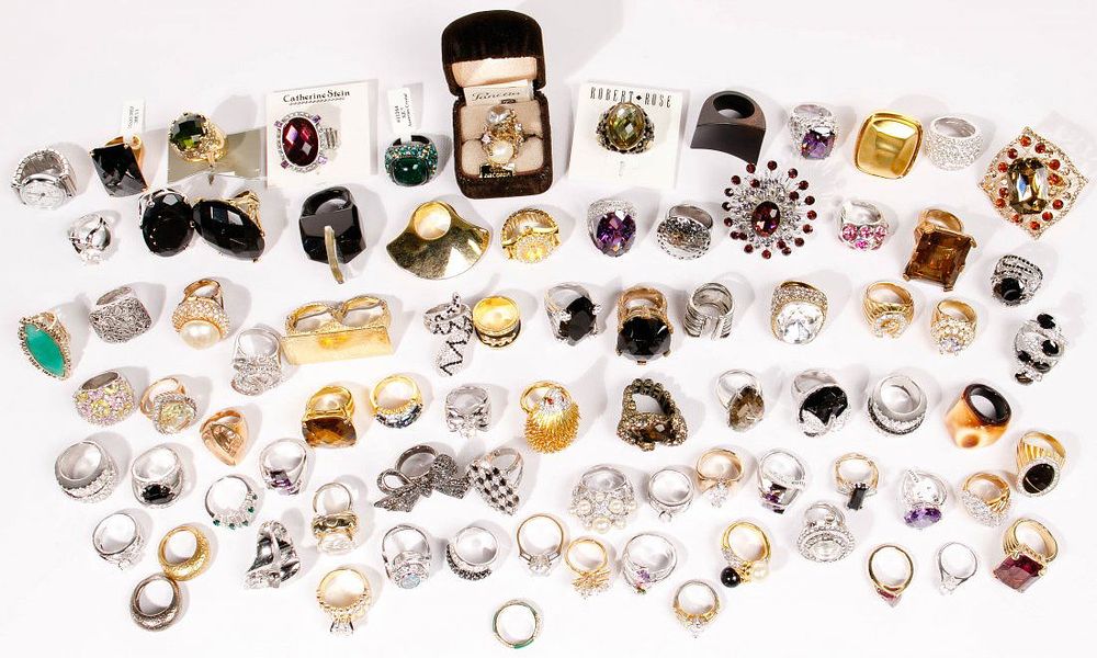Lot 466: Costume Ring Assortment
