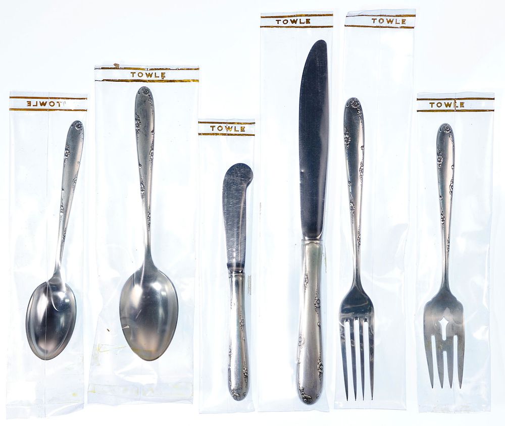 Lot 477: Towle 'Madeira' Sterling Silver Flatware Service