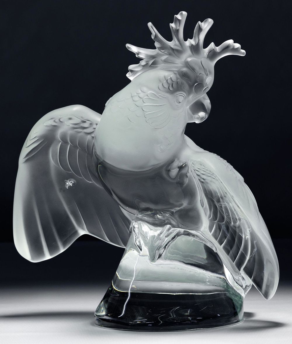 Lot 247: Lalique Crystal 'Ara' Cockatoo Figurine