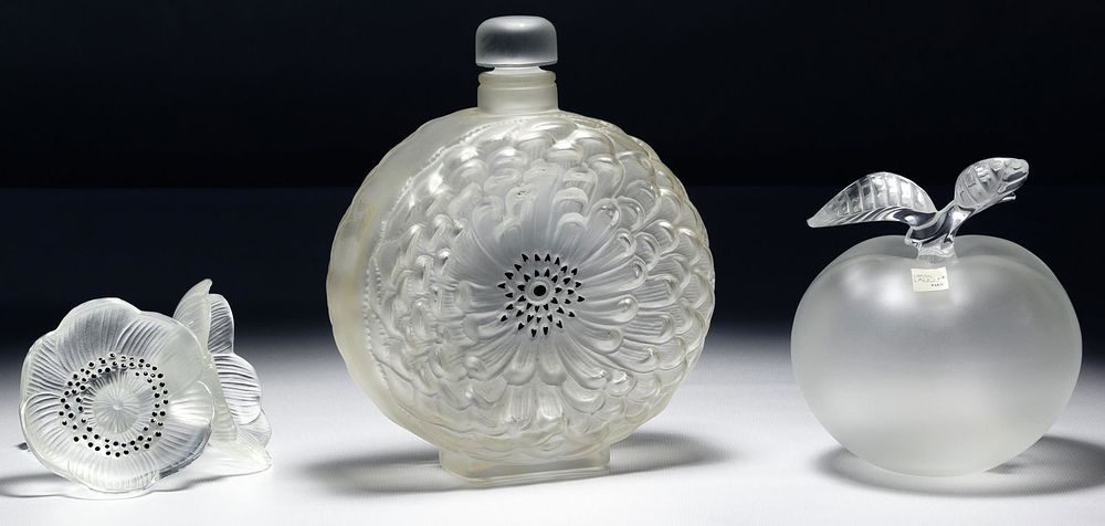 Lot 251: Lalique Crystal 'Dahlia', 'Double Anemone' and 'Pomme'