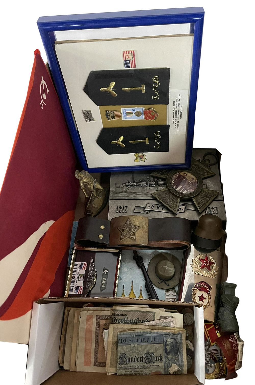 Lot 321: World Militaria Assortment