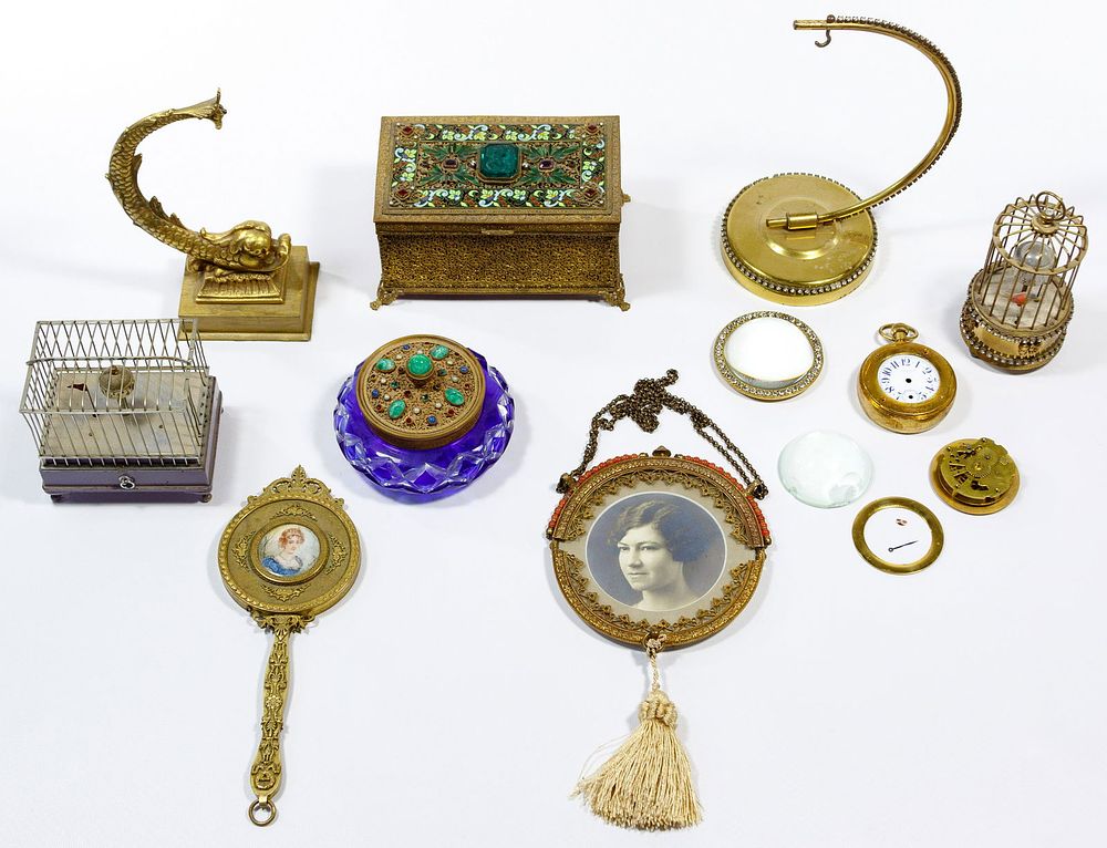 Lot 441: Jeweled Vanity Assortment