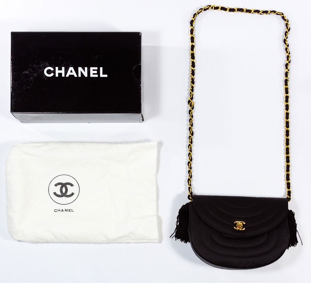 Lot 450: Chanel Quilted Satin Evening Handbag