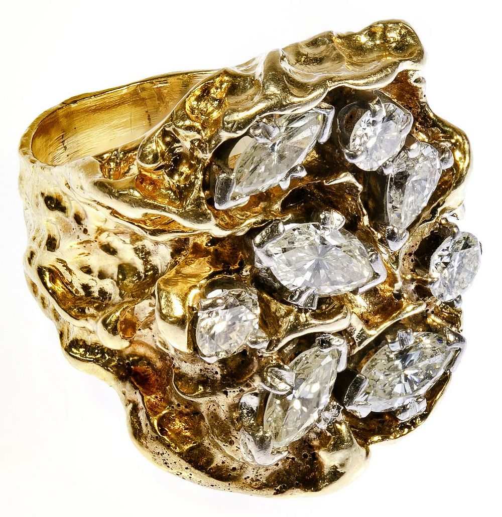 Lot 469: 14k Yellow Gold and Diamond Ring