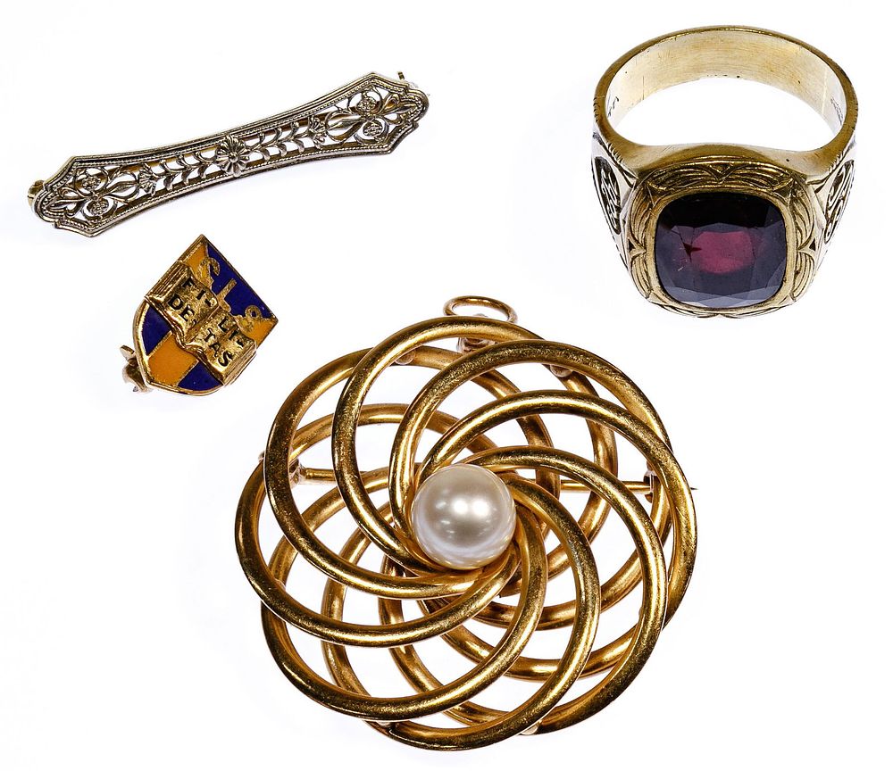 Lot 485: 14k Yellow Gold Jewelry Assortment