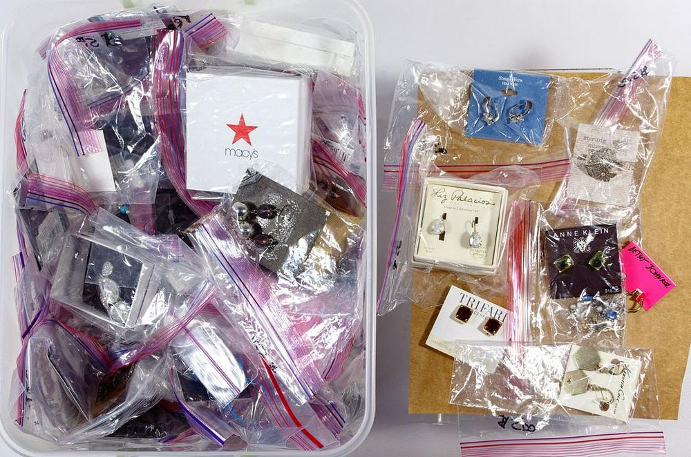 Lot 552: Costume Earring Assortment
