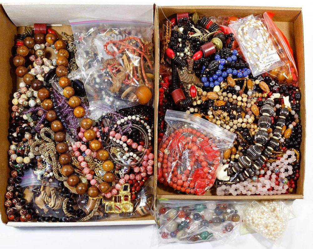 Lot 554: Costume Necklace Assortment