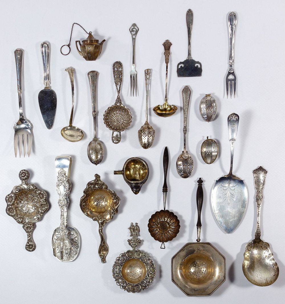 Lot 588: Sterling Silver Serving Utensil Assortment