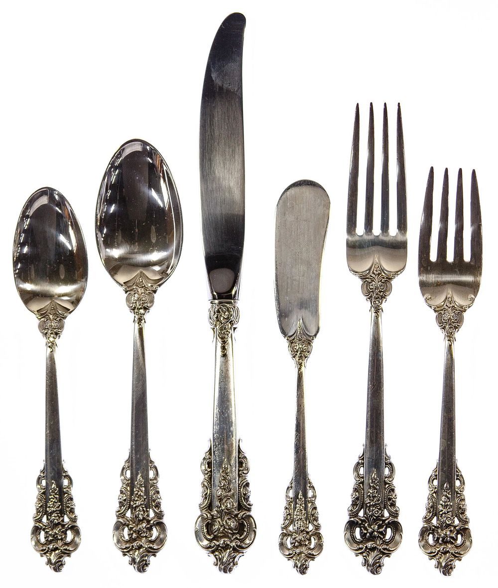 Lot 591: Wallace 'Grand Baroque' Sterling Silver Flatware