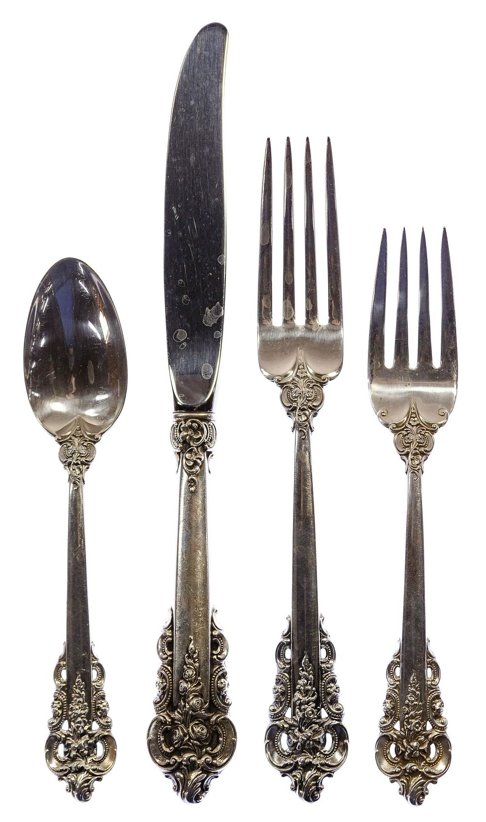 Lot 592: Wallace 'Grand Baroque' Sterling Silver Flatware