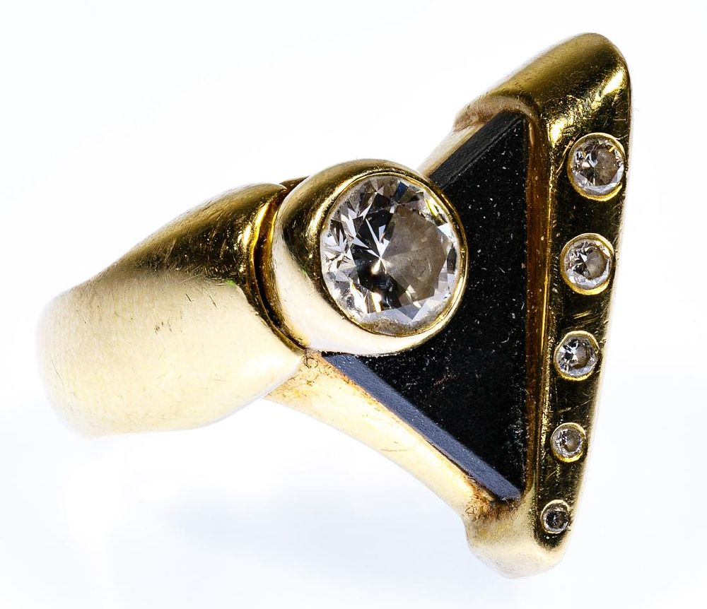 Lot 176: 18k Gold, Onyx and Diamond Ring