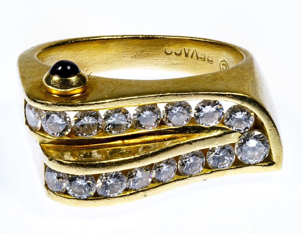 Lot 177: 18k Gold, Sapphire and Diamond Ring