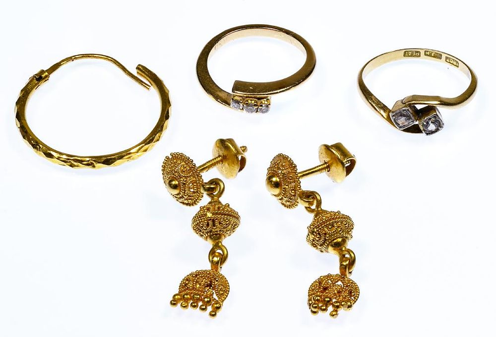 Lot 185: 22k, 18k and 14k Gold Jewelry Assortment
