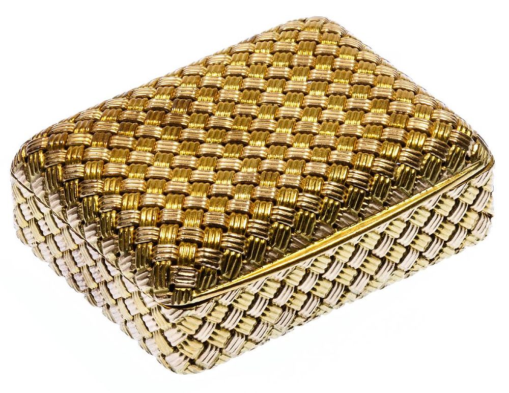 Lot 187: 18k Gold Pill Box
