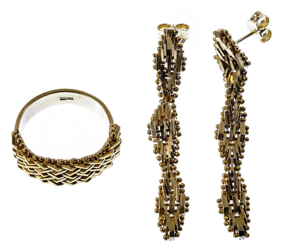 Lot 194: 14k Gold Ring and Pierced Earring Set