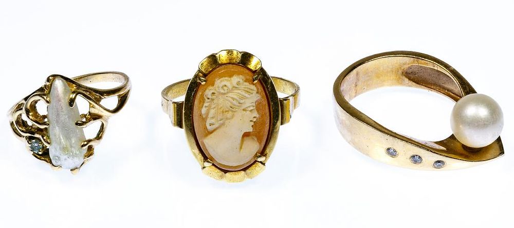 Lot 216: 14k Gold Rings