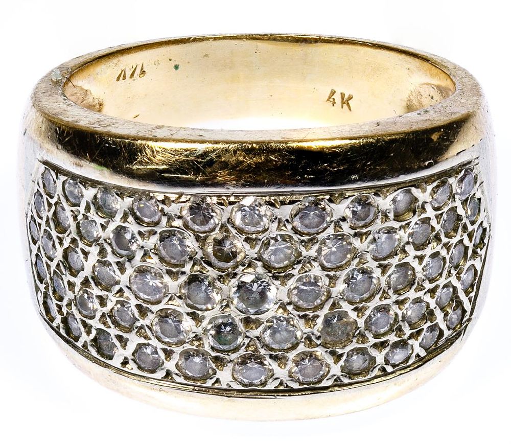 Lot 224: 14k Gold and Diamond Ring