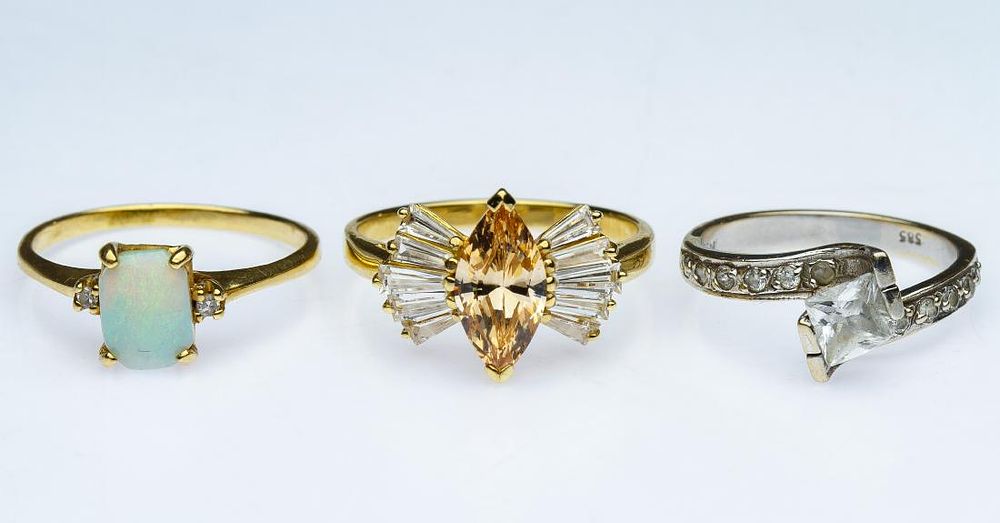 Lot 231: 14k Gold Rings
