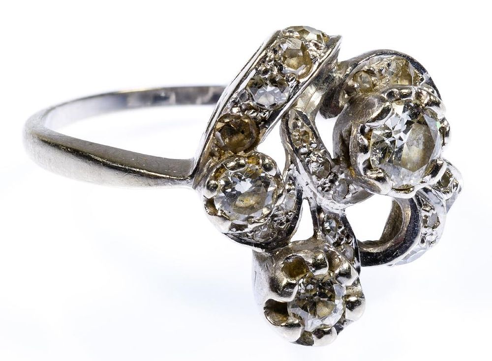 Lot 236: 14k White Gold and Diamond Ring